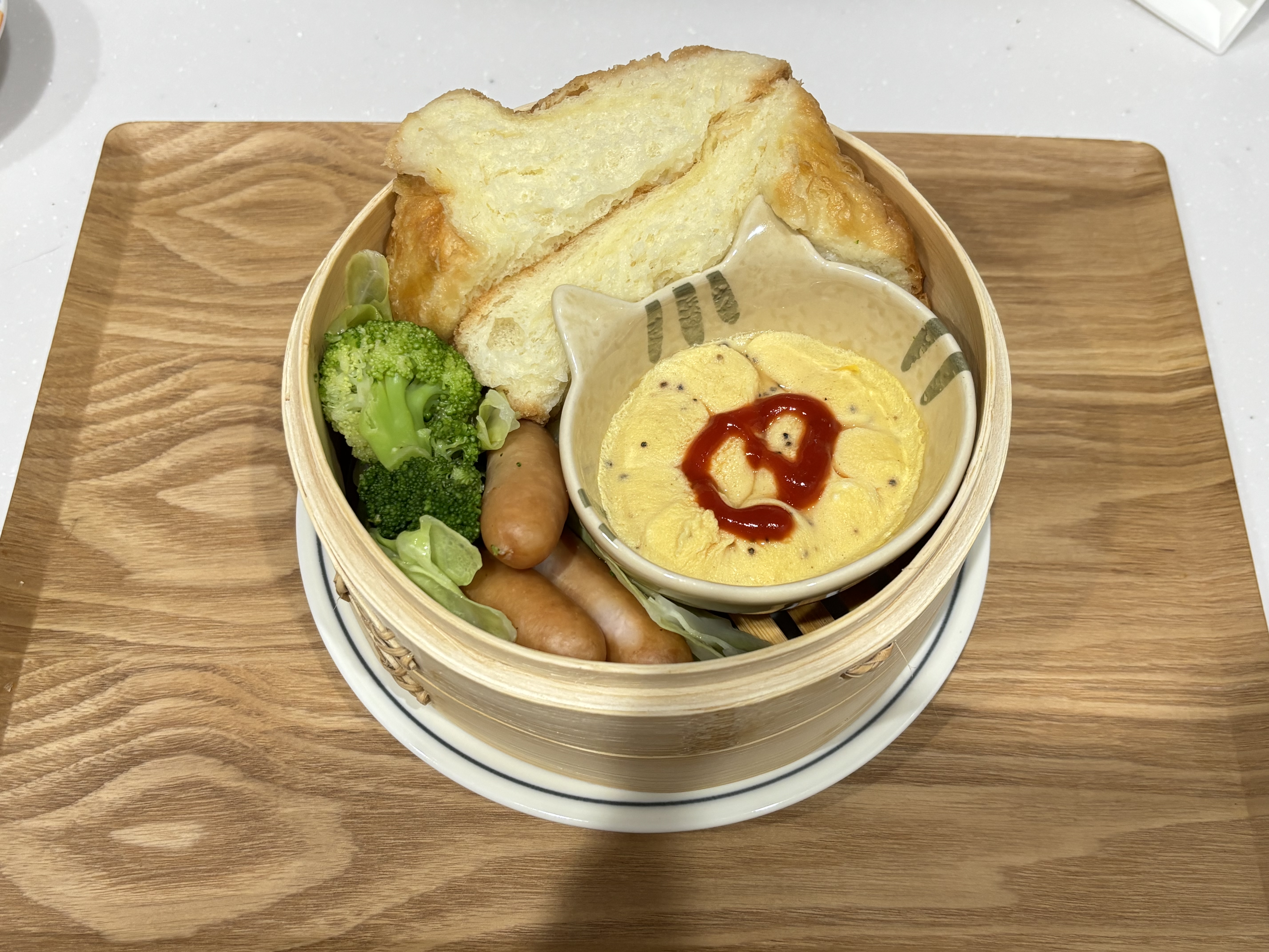 なかなか好みでした🤣<br>全然ありです👍<br>むしろ冷凍パンだったらトースターより<br>せいろの方が良いな✨と思いました‼<br>ちなみにオムレツもやってみましたが<br>ふわっふわで美味しかったです♡<br>(※黒いツブツブはブラックペッパーです笑)