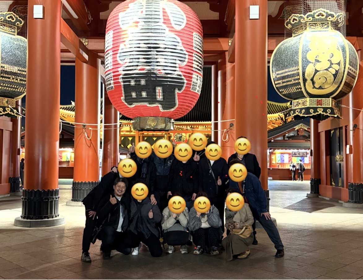 浅草に移動してもんじゃ焼きでの二次会でした。<br>こちらでもみんな笑顔です😅