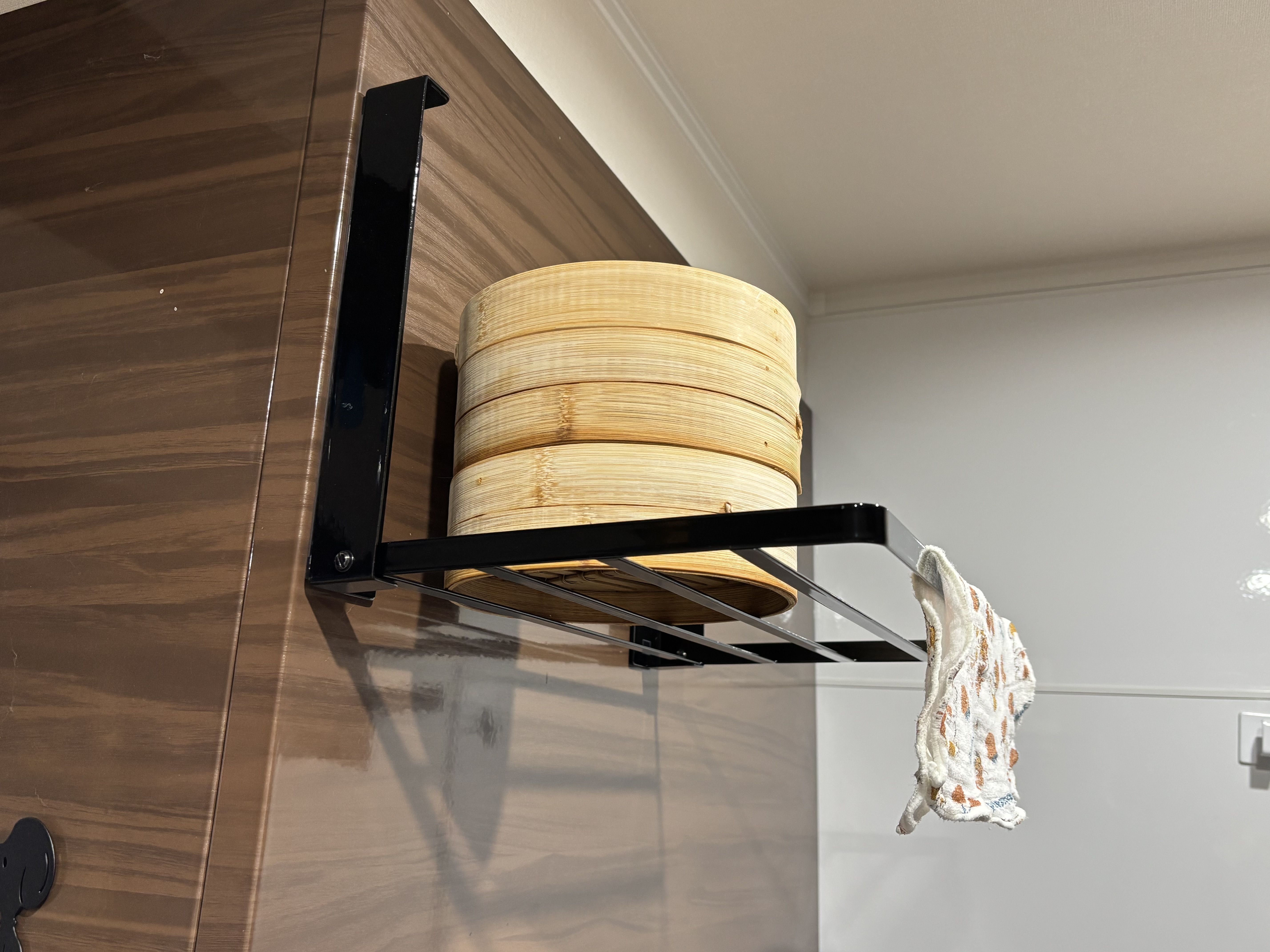 じゃ~~~ん✨<br>乾いたせいろを置くところ🤣🤣🤣と、<br>せいろを拭く、かや布巾も一緒に掛けれちゃう🤣🤣